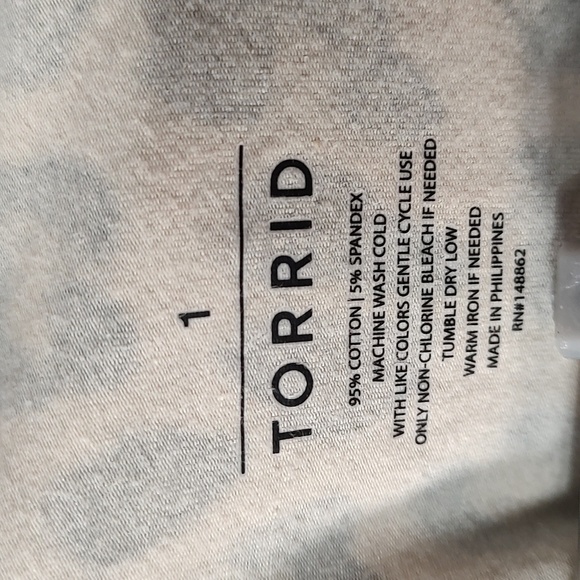 Torrid Animal Print Halter Top Size 1X - Picture 3 of 3